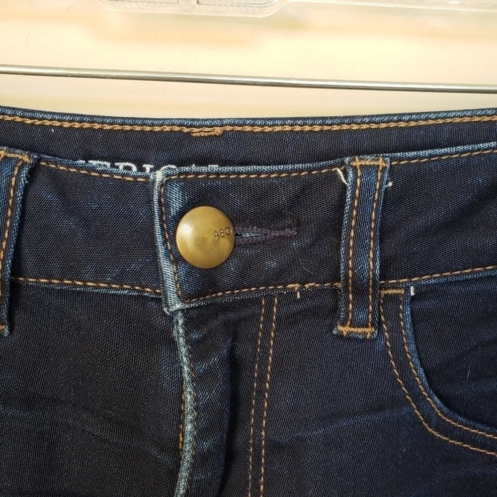 AMERICAN EAGLE High Rise Shortie Dark Wash Bermudas